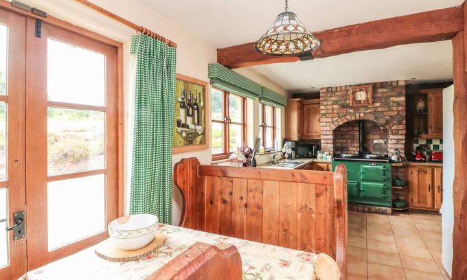 Aughrim Cabaña | DERRYWATER HOUSE, pet friendly in Aughrim, County Wicklow