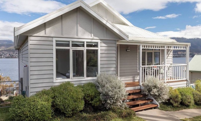 Otago Cabaña | Derwent River Cottage Tranquil Waterfront Living