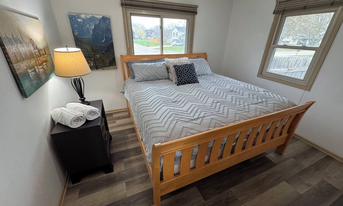 Ankeny Casa | Des Moines Entire home 3 Bdms King; Queen; Twins quiet near High Trestle Trail