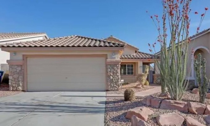 Las Vegas Casa | Desert beauty with amazing mountain views. Pet Friendly!