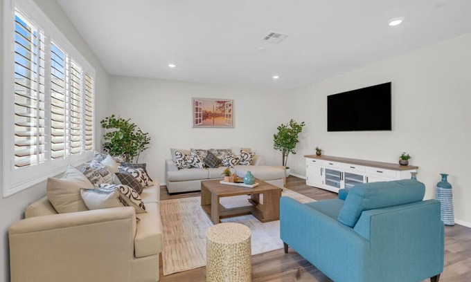 Moreno Valley Casa | Desert Breeze! Close to March ARB and RUHS Hospital & Town!