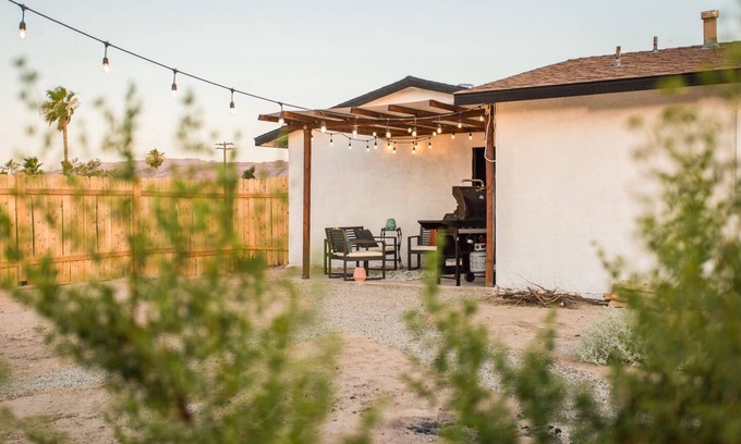 Twentynine Palms Casa | Desert Casita - Lounging under the desert stars