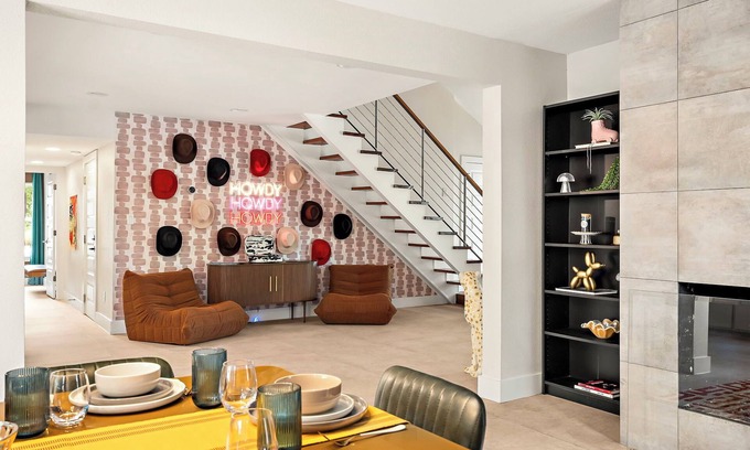 Parker Lane Casa | Desert Disco - 4BR Mid-Century Modern Design