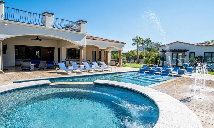 Paradise Valley Casa | ¡RECIEN AGREGADO! Perfecto para grupos grandes! Vistas de la azotea de Camelback! Villa de lujo!