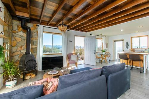 Twentynine Palms Casa | Desert Escape+Art studio+Trailer
