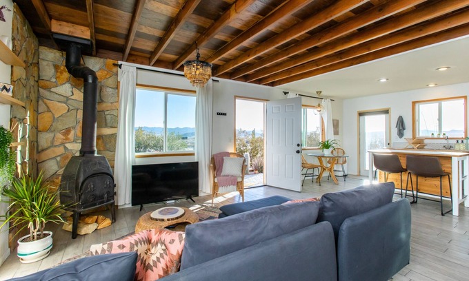 Twentynine Palms Casa | Desert Escape+Art studio+Trailer 10 min to Joshua Tree Park