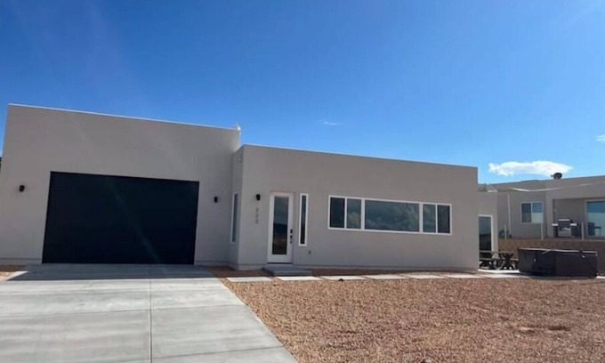 Greenehaven Casa | Desert Lakehouse Getaway