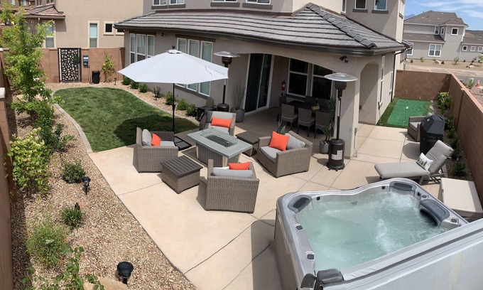 Sienna Hills Casa | ¡Para estrenar! Lujo 5 cama! Jacuzzi privado! Pozo de fuego! Patio privado!