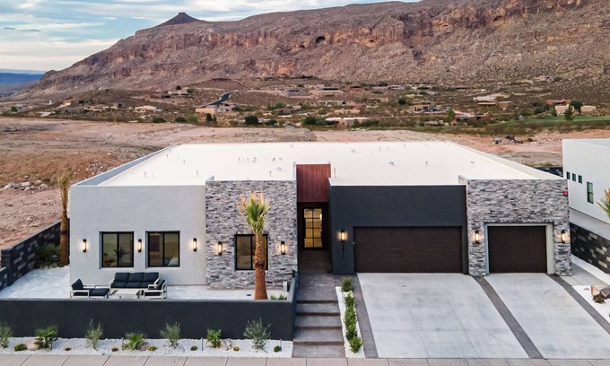 Hurricane Casa | Desert Oasis Retreat Pool Hot Tub Golf Access