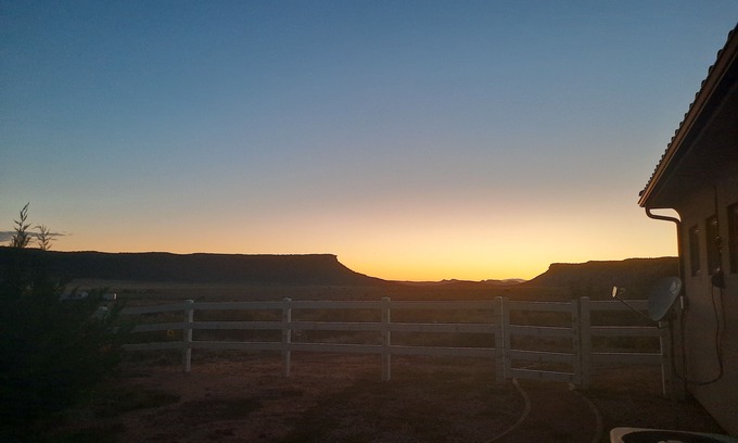 Apple Valley Apartamento | Desert Paradise for Mnt Bikers and Hikers. From Gooseberry Mesa to Wire Mesa!