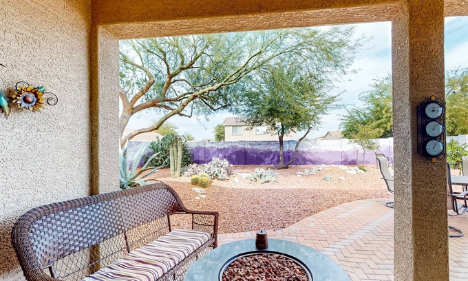 San Tan Valley Casa | Desert retreat with enclosed yard, instruments, alfresco dining, grill, & W/D