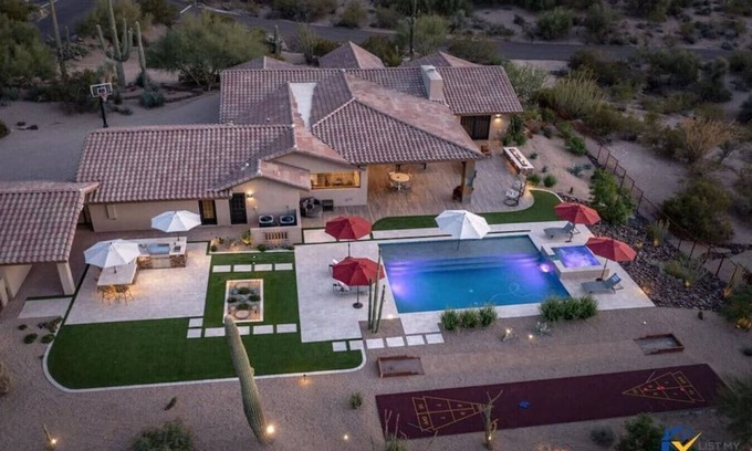 Carefree Casa | Desert Serenity Mountain Estate+ShuffleboardCourt+MountainViews+Horseshoes+HtdPool+PoolTable