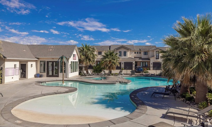 Washington Fields Casa | Desert Sky @ Freedom Village | Family Amenities & Community Pool