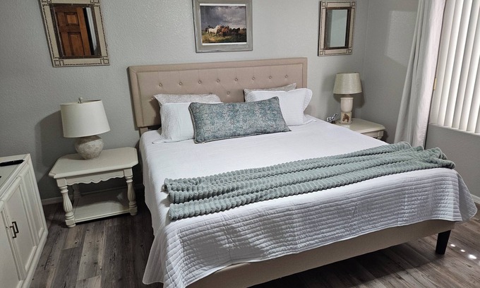 Rita Ranch Casa | Desert Valley Stay near hiking, saguaros, and great eats! Pet-friendly!