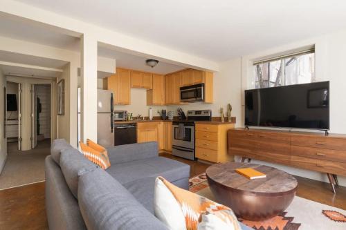 Belmont Casa | Desert Vibe 1BR in SE PDX - Local Bars & Food