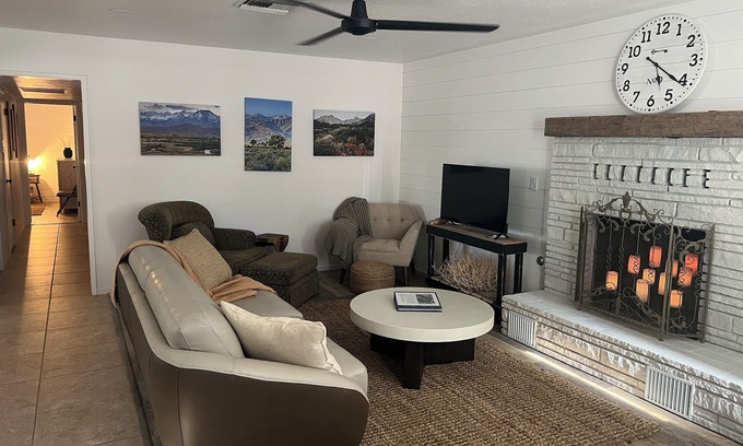 Ridgecrest Casa | Desert Villa Oasis - Gateway to the Eastern Sierras, Death Valley, and Yosemite