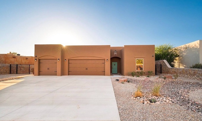 Las Cruces Casa | Desert Whisper 3-bedroom home with WiFi, AC, EV charger