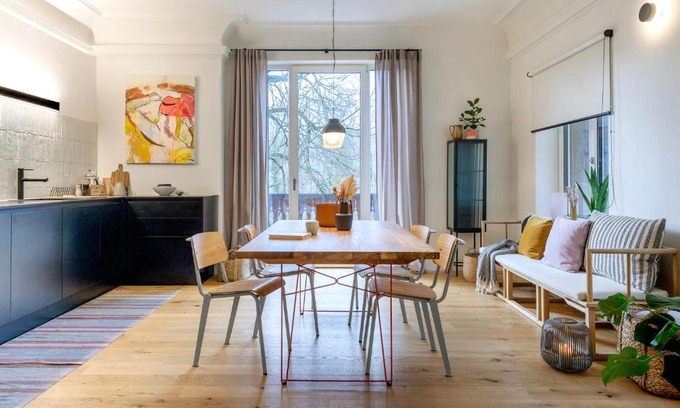 Muhldorf Apartamento | Design-Apartment mit Terrasse & Abendsonne I 71 m2 in alter Villa im Almtal I Parkplatz inklusive