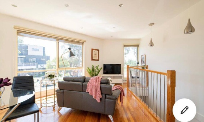 Glenroy Apartamento | Design/bright/cosy townhouse between airport &city