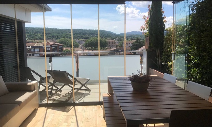 Olot Apartamento | Atico de diseño con terraza en el centro de Olot