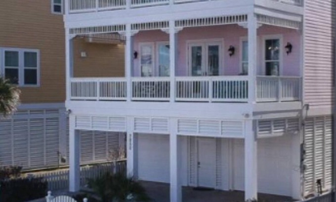 Beachside Village Casa | Designed for family gatherings! Enjoy beach views & a quick walk to the shore!