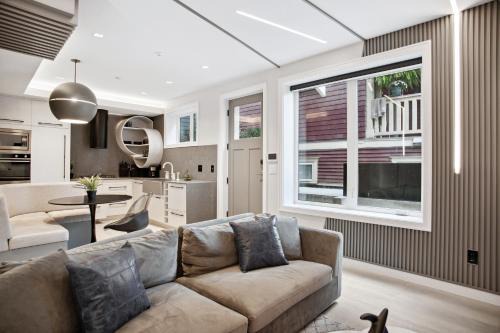 Davie Village Apartamento | Designer 2BR in Downtown Steps from Sunset Beach