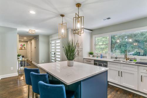 Atlanta Casa | Designer 5 Bedroom with Backyard Downtown ATL