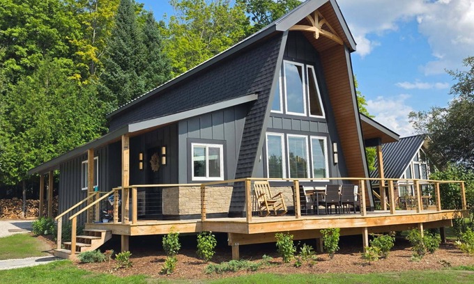 Boyne Falls Casa | Designer A Frame. Only 15 mins from Petoskey and Boyne Mountain. Stunning views.