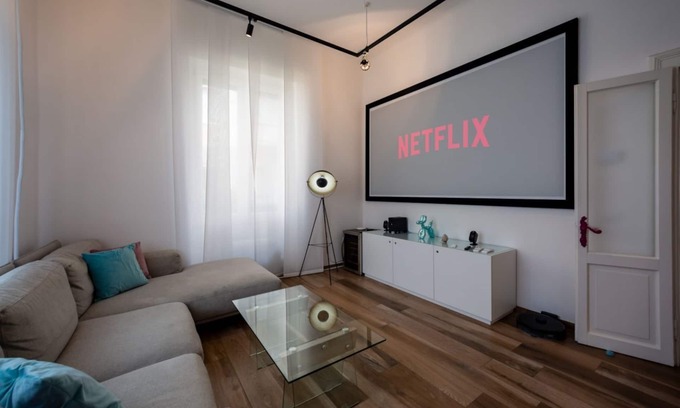 Est Apartamento | Designer abode with projector Self check-in