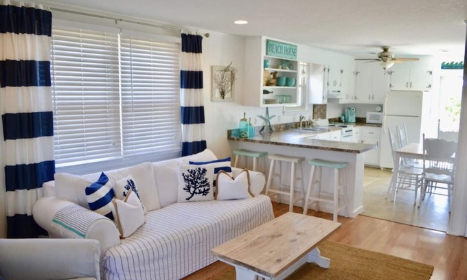 Kill Devil Hills Casa | DESIGNER Beach Cottage - Only 2 Blocks to the Lifeguarded Beach!!