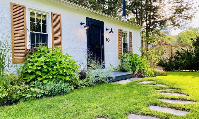 Richmond Cabaña | Designer Berkshire Cottage