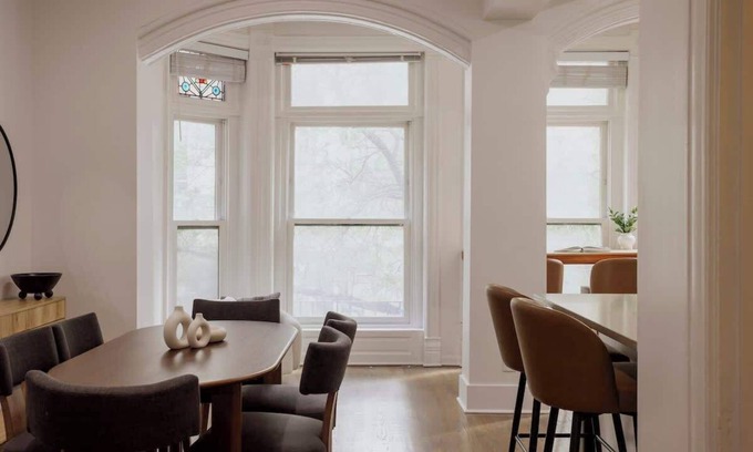 Rush and Division Apartamento | Designer Combo 2E & 2W | Heart of Gold Coast/River North