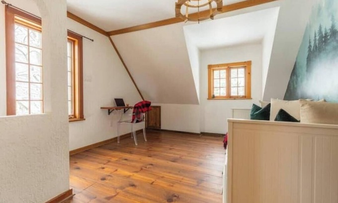 Chertsey Cabaña | Designer Cottage with Hot Tub on Lake Paré