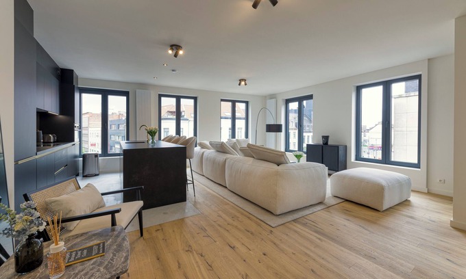 University District Apartamento | Designer flat 3BR & Mini Golf