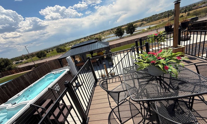 Thornton Casa | Designer Home. Lake View. Amazing Patio. Heated Swim Spa Pool & Hot Tub