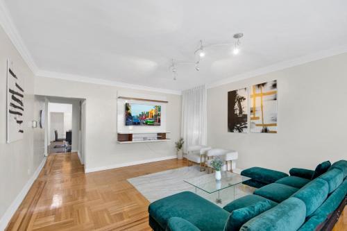 Southeast Yonkers Casa | Designer Home with 3BR Retreat mins to NYC