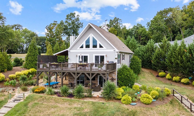 Steele Creek Casa | Designer Lake Front Retreat in Quiet Cove on Lake Wylie: King Beds & Bunk Room!