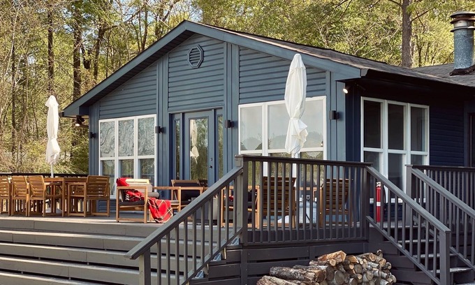 Sylacauga Casa | Designer Lake Home on Lay Lake- Stand Up Paddleboards + Canoe included!Sleeps 10