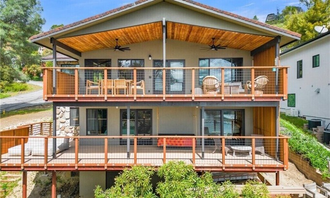 Oak Shores Casa | Designer Lakehouse-Waterfront, Private Dock, Steps to Marina and Pool