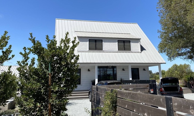 Napa Otro | Designer modern farmhouse w pool, barn, bocce, firepit and more