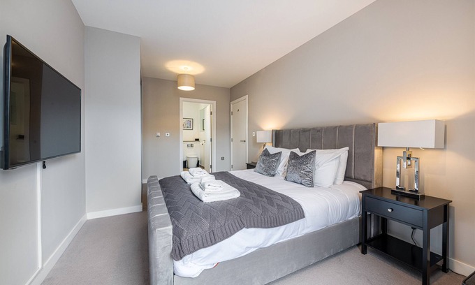 Northcote Apartamento | Designer Short Let - Family friendly with playground on site!