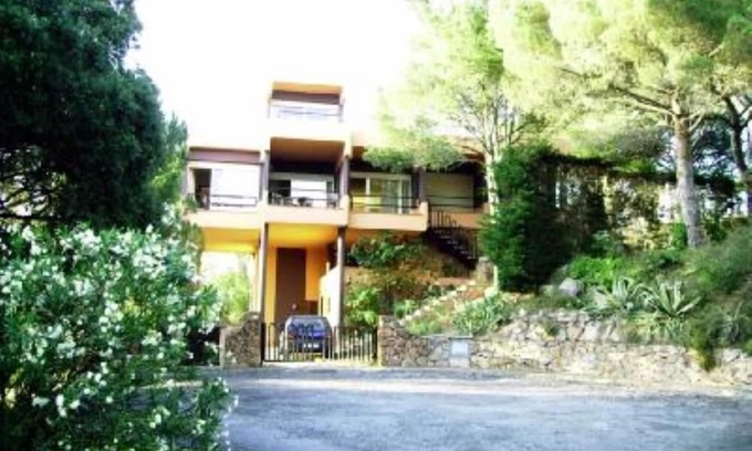 Castell-Platja d'Aro Villa | Casa estilo BAUHAUS muy amplia y situación magnífica - OFERTA!