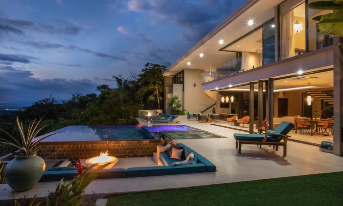 El Cerro Villa | DESIGNER VILLA W/ EXHILARATING OCEAN VIEWS -