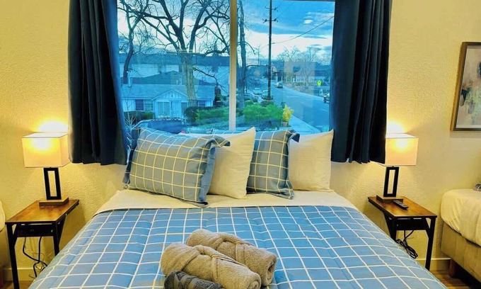 Old Southwest Casa | Desirable Neighborhood|Pets OK|Sleeps7|490