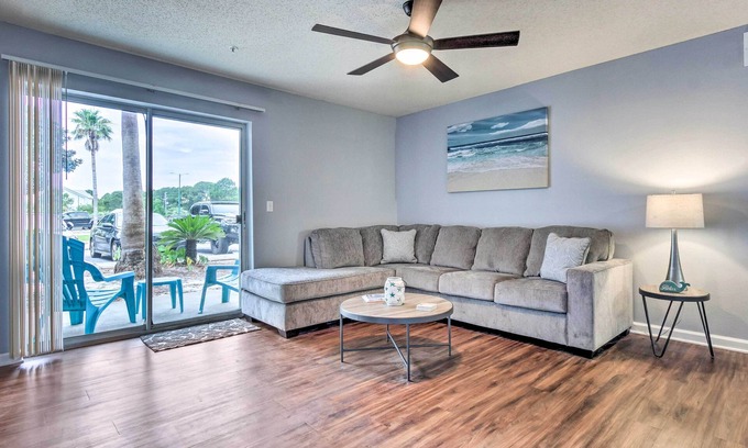 Indian Bayou Condominio | Destin Condo w/ Pool Access < 1 Mi to the Beach!