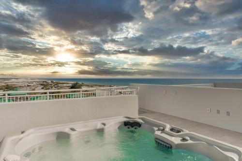 Fort Walton Beach Casa | Destin West Villa PH04 - Penthouse with Hot Tub on Private Rooftop Terrace - Beach Views!