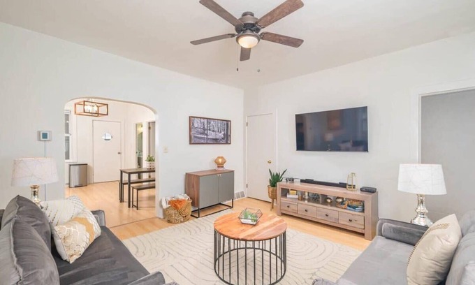 Oshkosh Casa | Ｄｅｓｔｉｎａｔｉｏｎ Ｄｏｗｎｔｏｗｎ