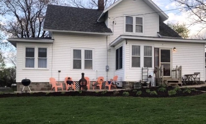Darlington Casa | Destination Driftless- A Trailside Retreat