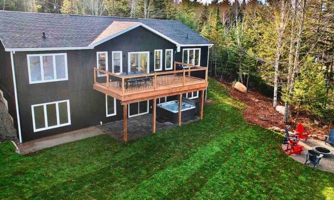 Smiths Corner Casa | Destination Lake House - Hot tub