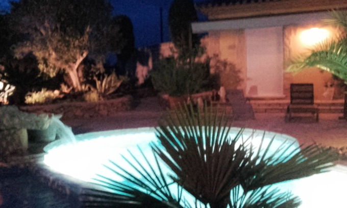 Jonquieres-Saint-Vincent Casa | Detached house / villa with private pool near pont du Gard